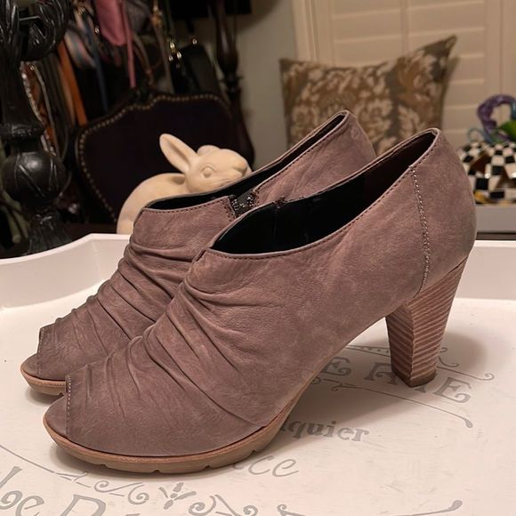 Paul Green Taupe Distressed Ruched Suede Ankle Boots 5.5 / 8 US NEW - Picture 3 of 8